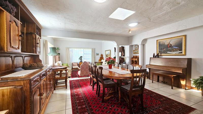 6 Bedroom Property for Sale in Fraaiuitsig Western Cape